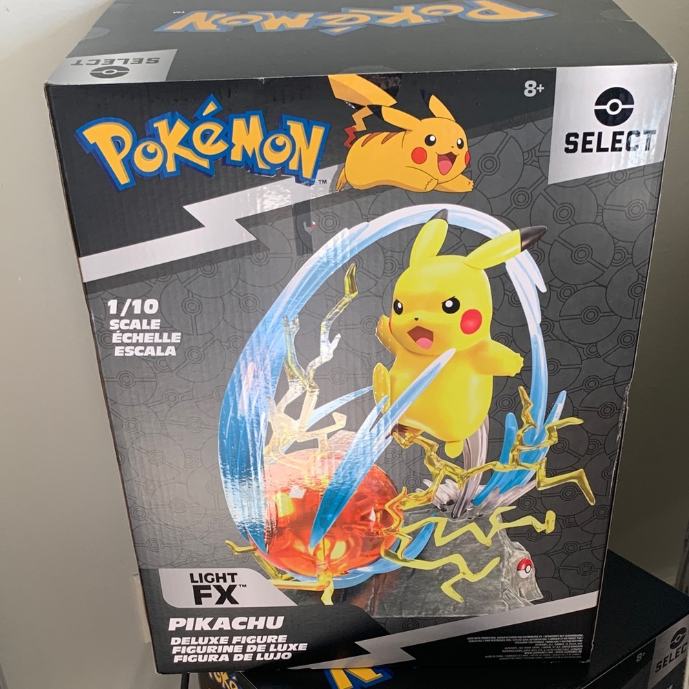 Pokémon Pikachu Deluxe Figure with Light FX